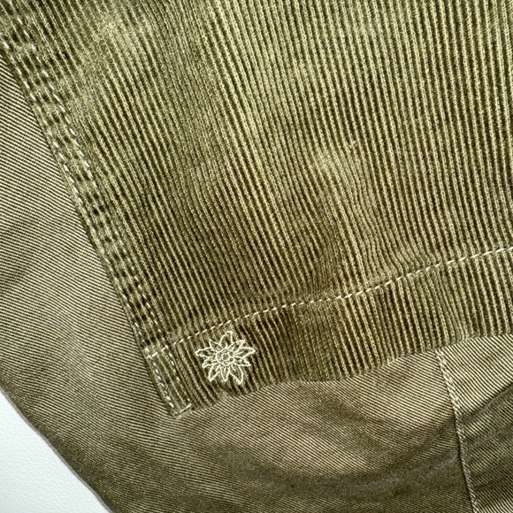 Alpine Design Womens Olive Cargo Shorts NWT Size 10 - Picture 8 of 10